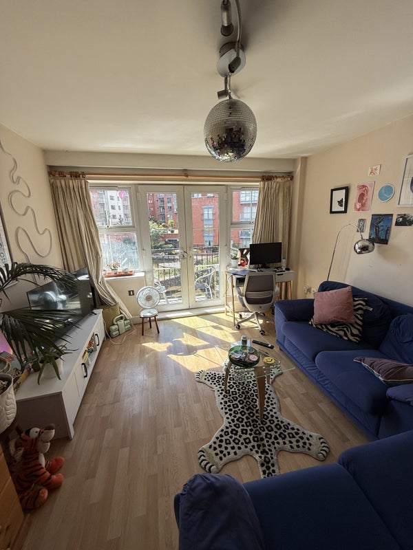 Flat Waterside Court in Birmingham