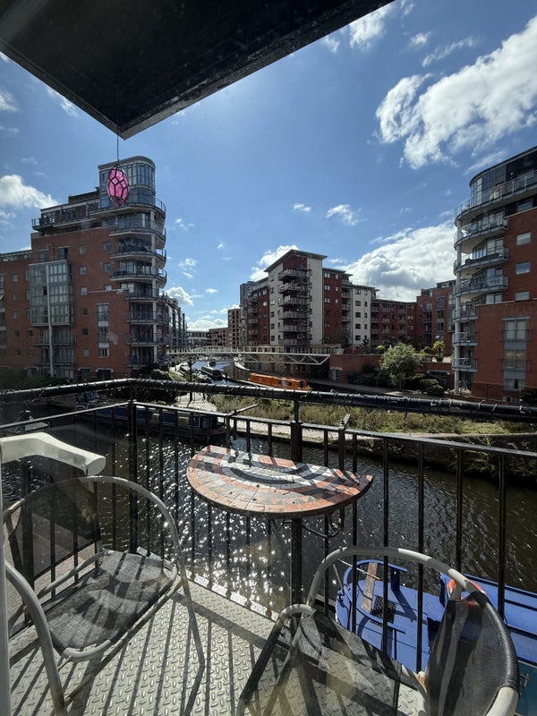 Flat Waterside Court in Birmingham