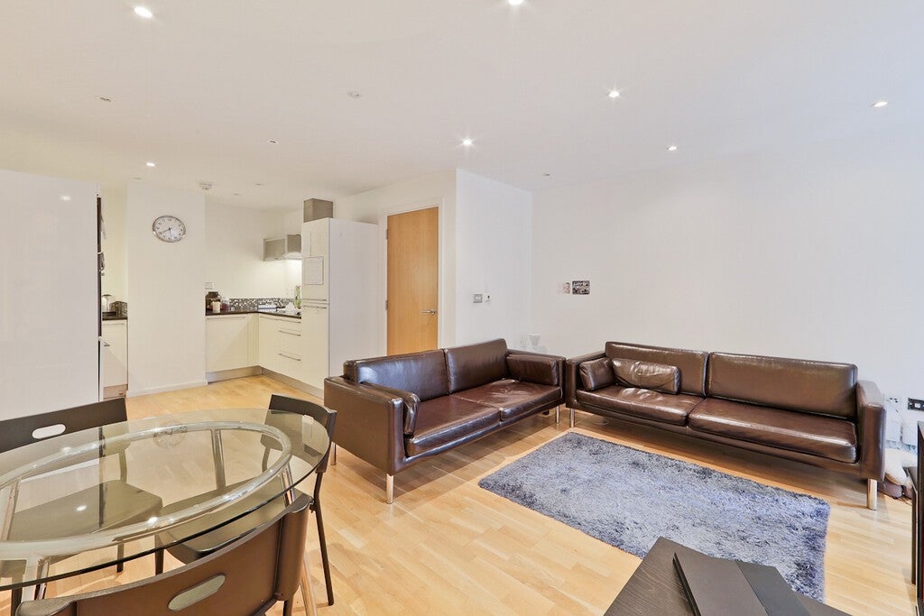 Flat Millharbour in Greater London
