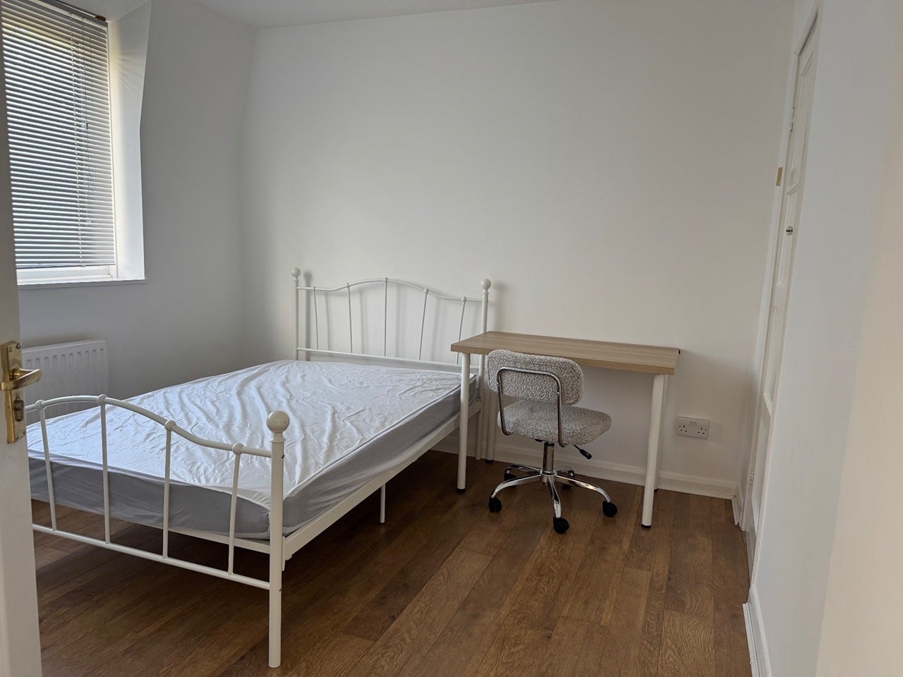 Room Conygre Grove in Bristol