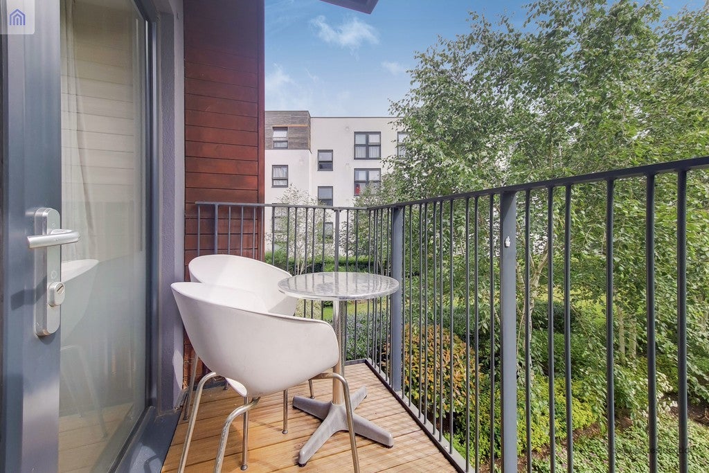 Flat Unwin Way in Greater London