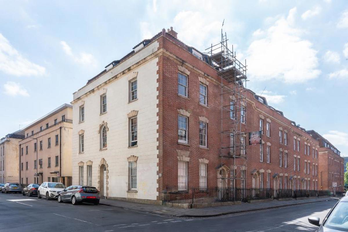 Flat Wilson Street in Bristol