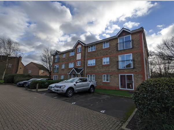 Flat Delfont Close in Crawley