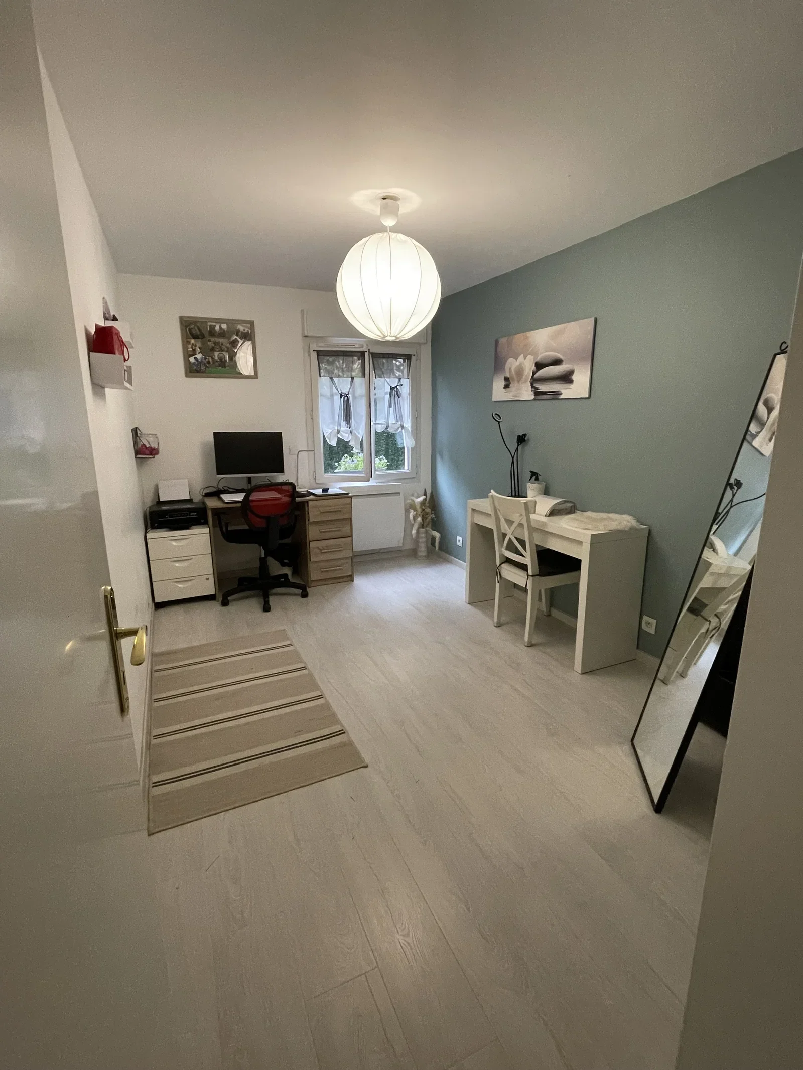 Room Avenue Pierre Bérégovoy in Magnanville