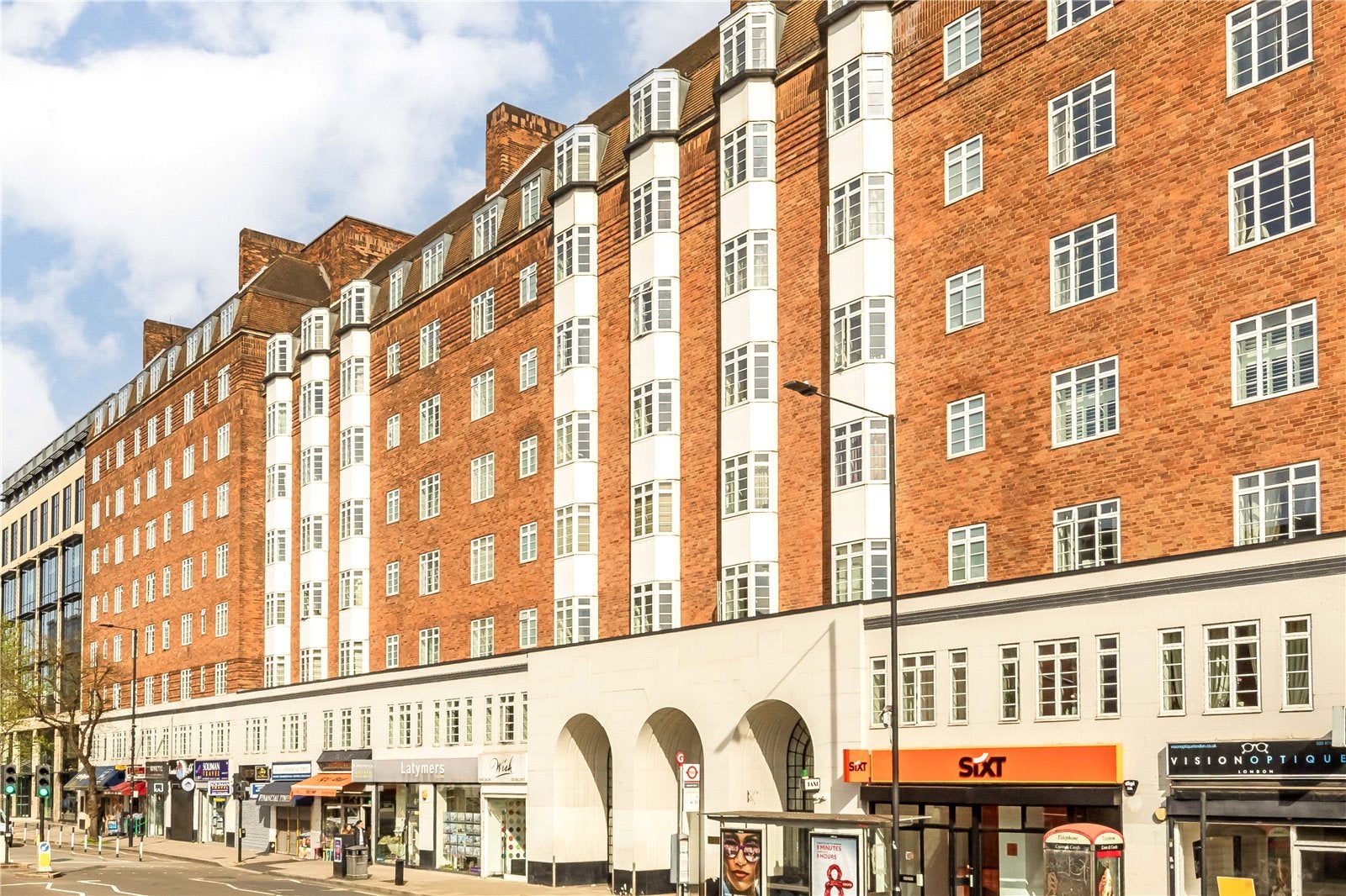 Flat Hammersmith Road in Greater London