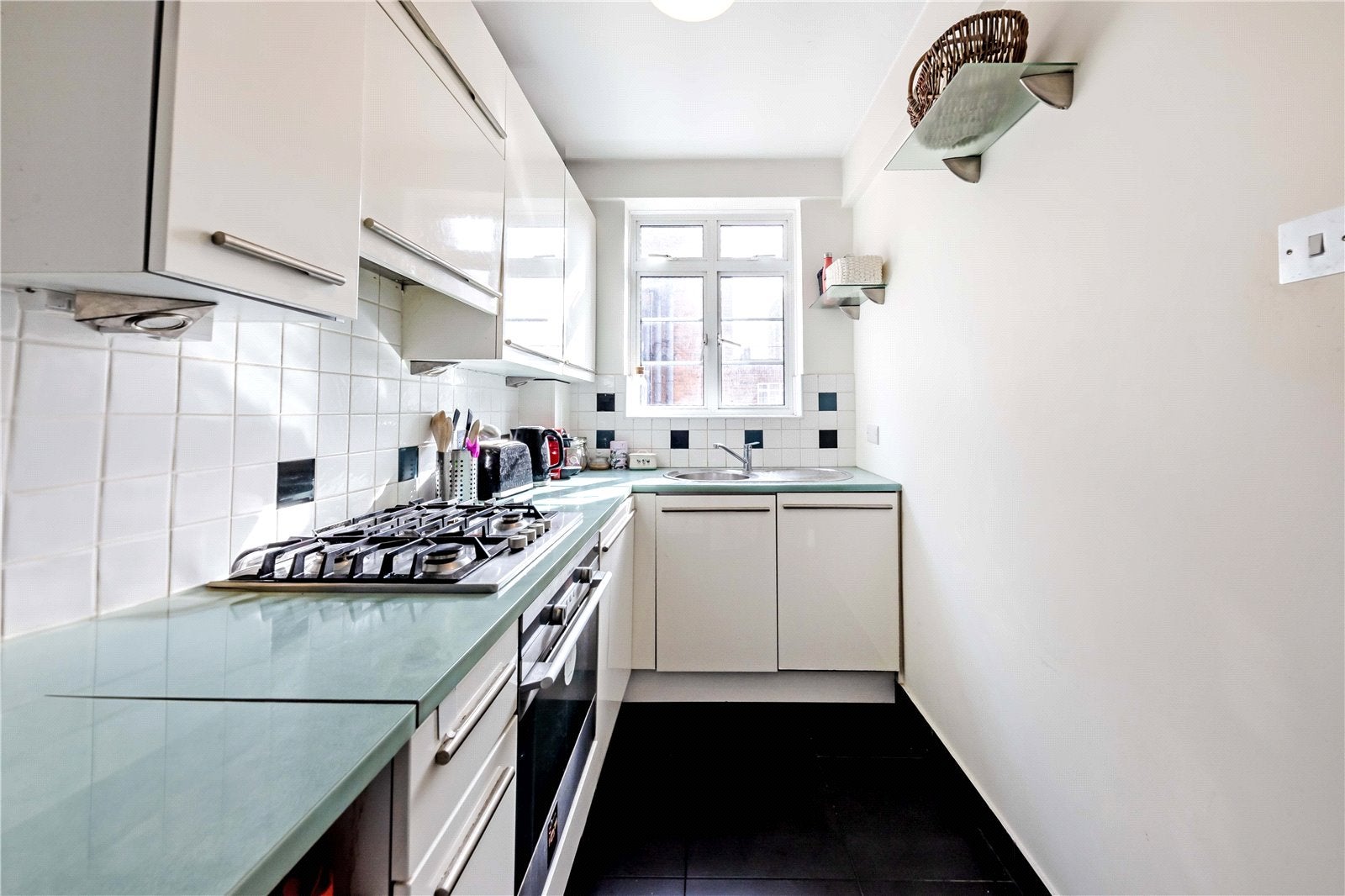Flat Hammersmith Road in Greater London