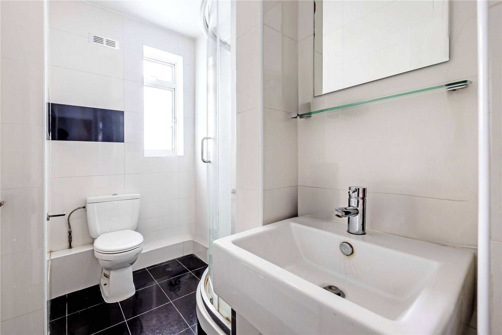 Flat Hammersmith Road in Greater London