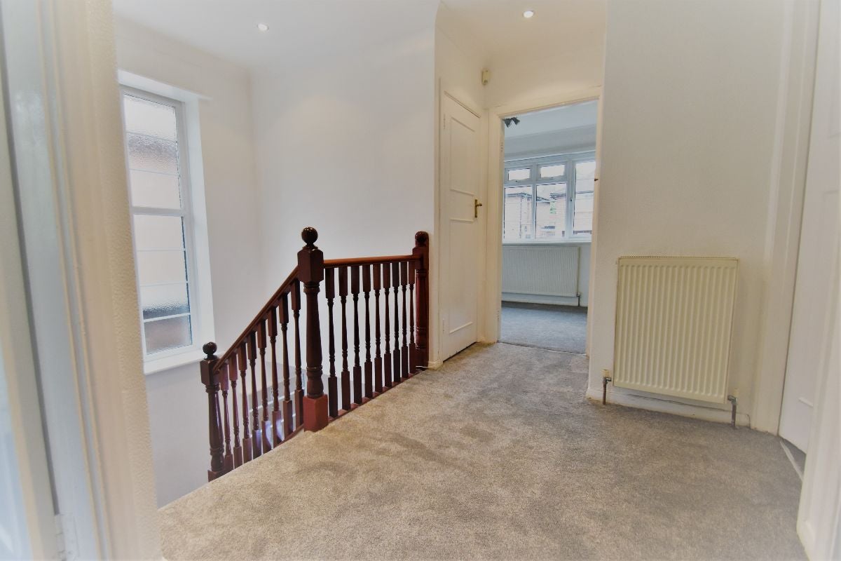 Room Ashbourne Road in Greater London