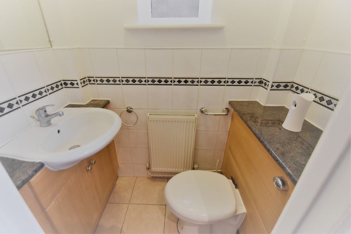 Room Ashbourne Road in Greater London