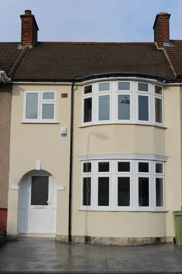 Room Roxy Avenue in Greater London