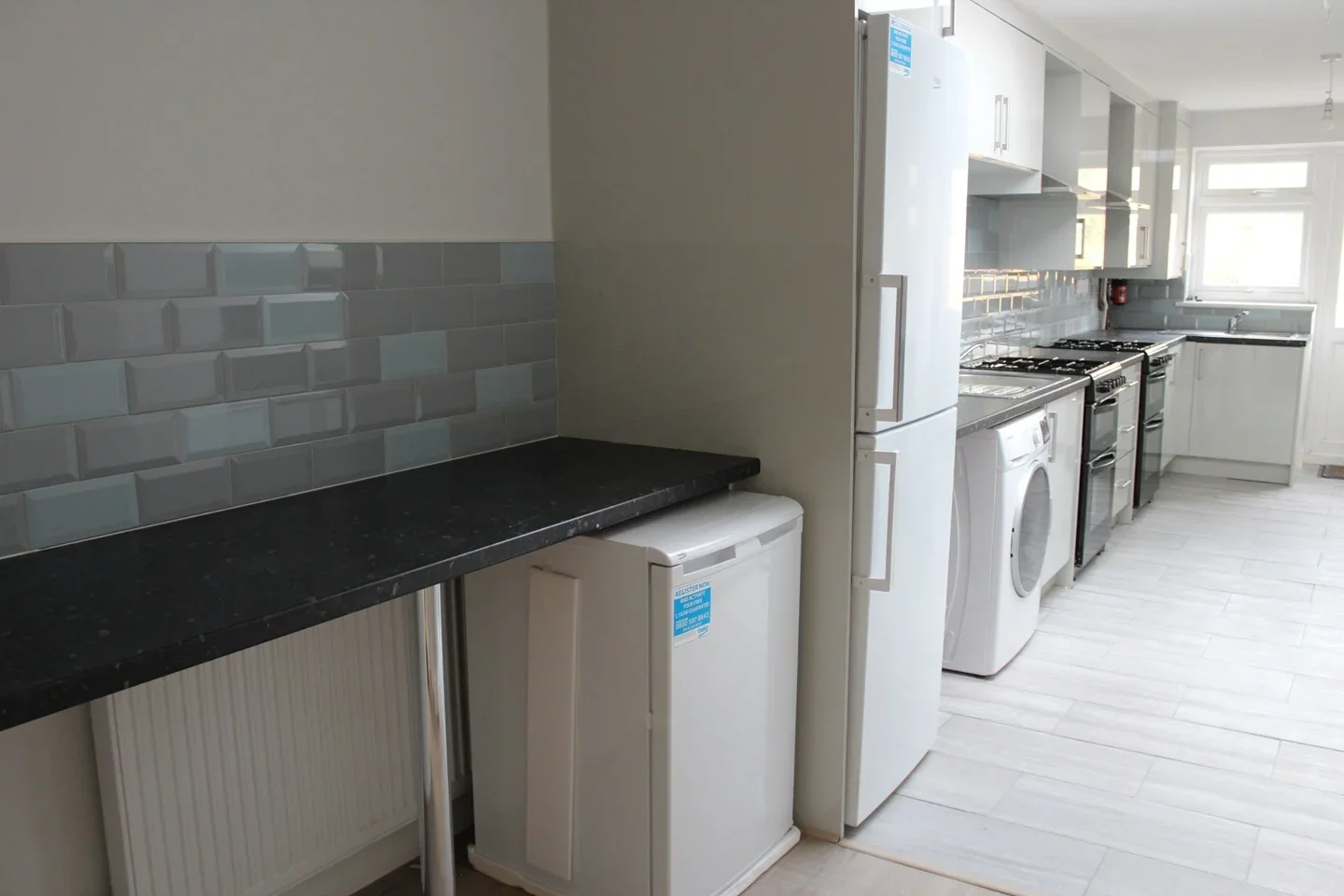 Room Roxy Avenue in Greater London