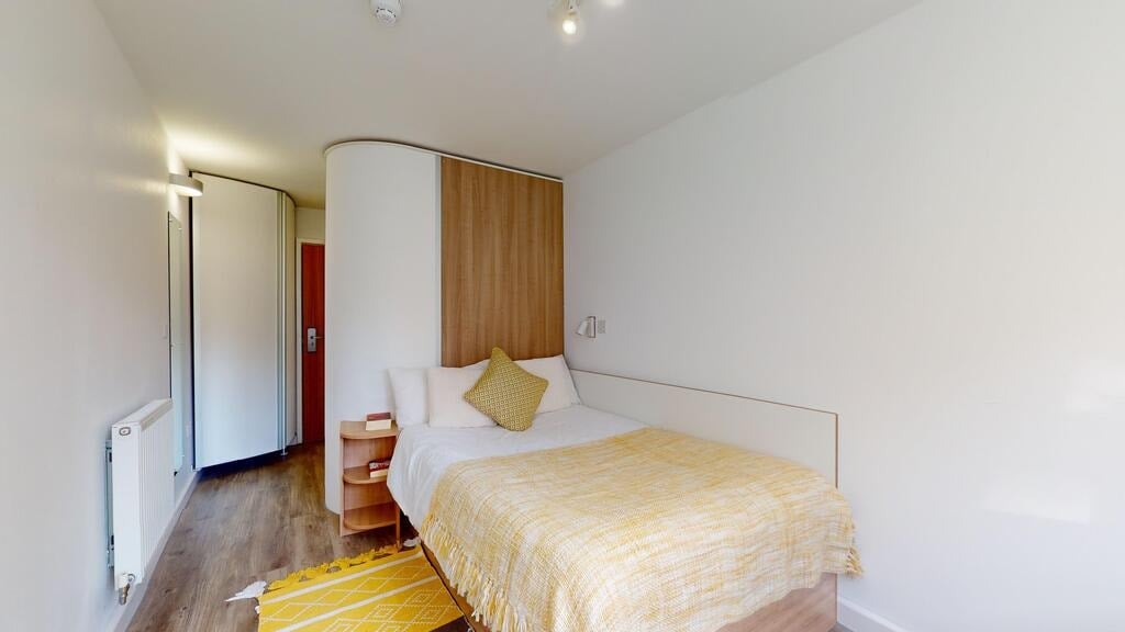 Room Market Road in Greater London