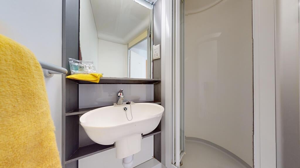 Room Market Road in Greater London