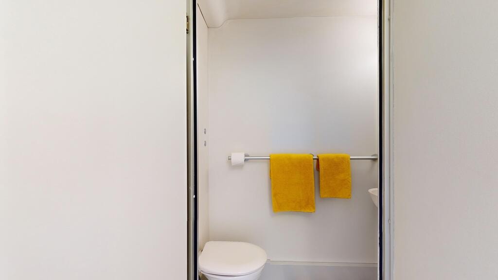 Room Market Road in Greater London