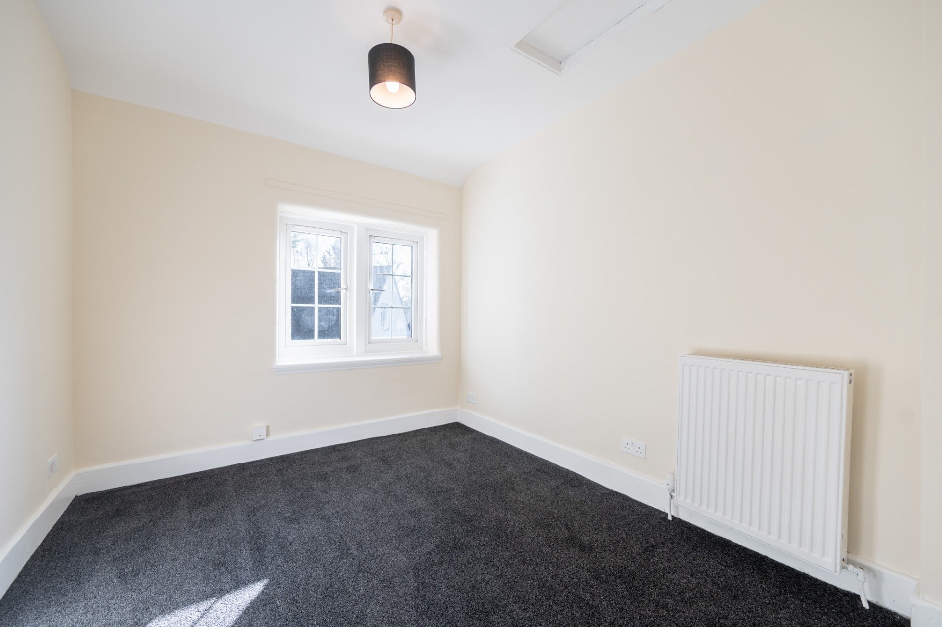 Flat Amochrie Road in Elderslie