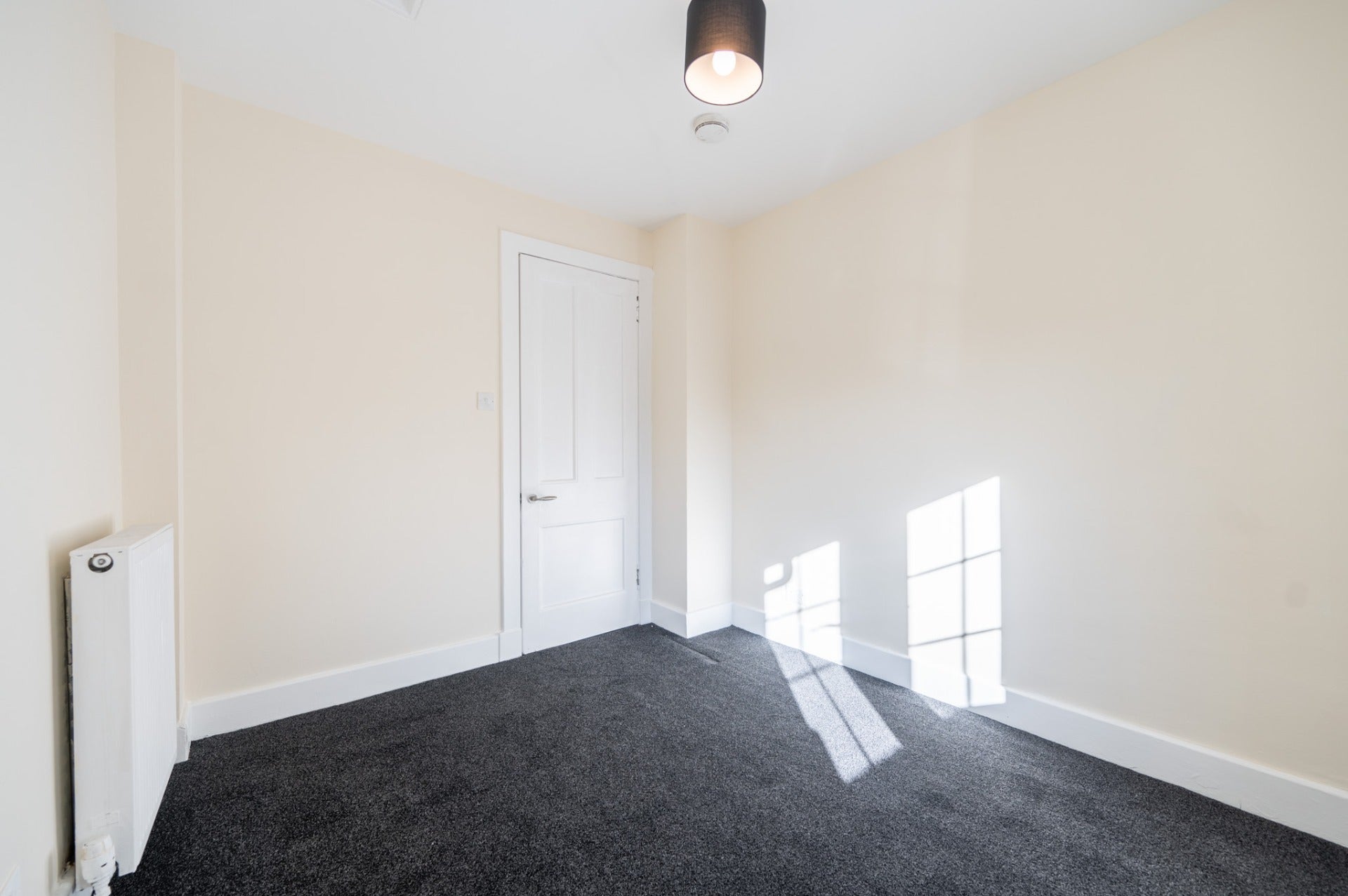 Flat Amochrie Road in Elderslie