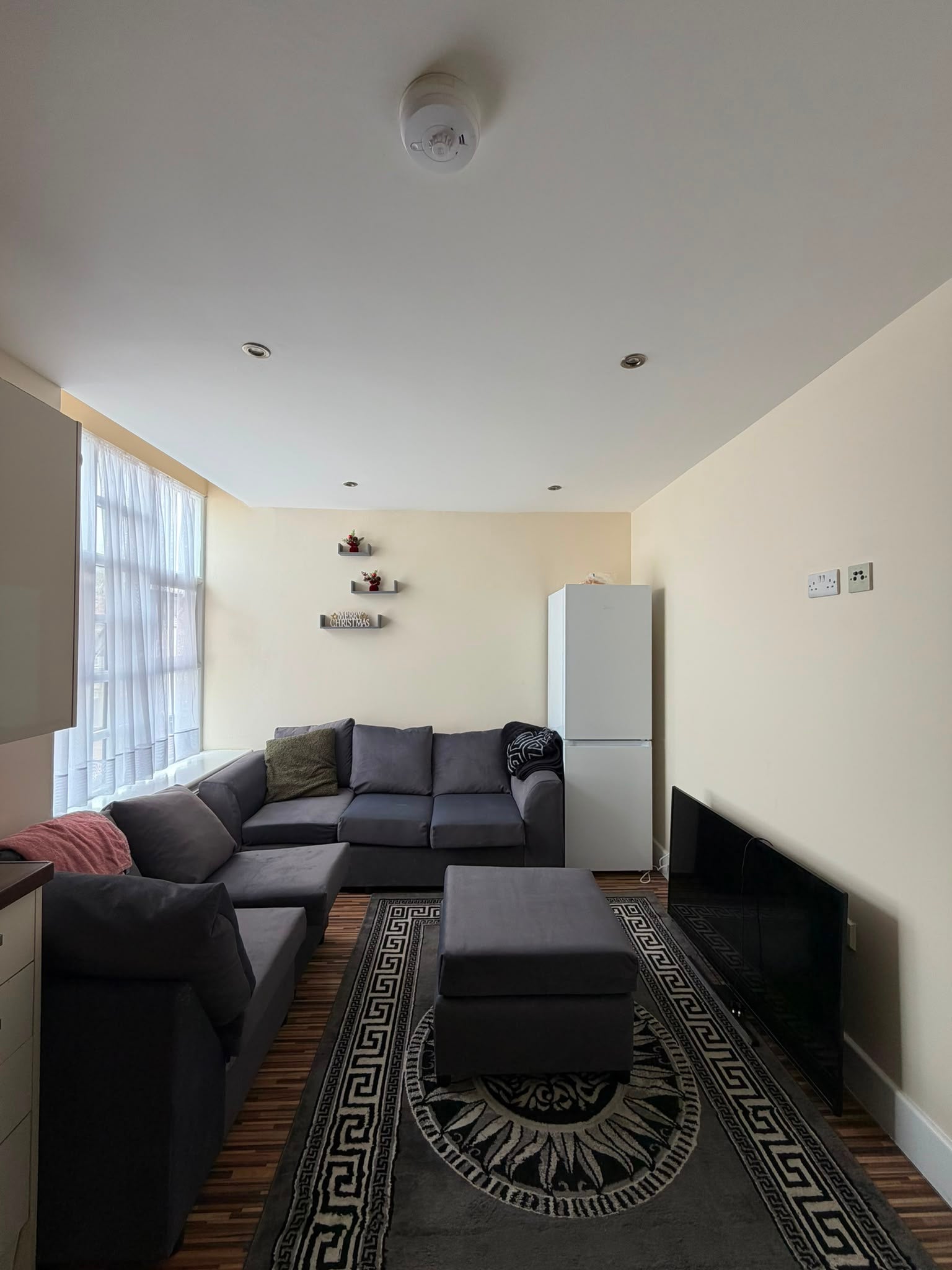 Flat Green Lane in Greater London