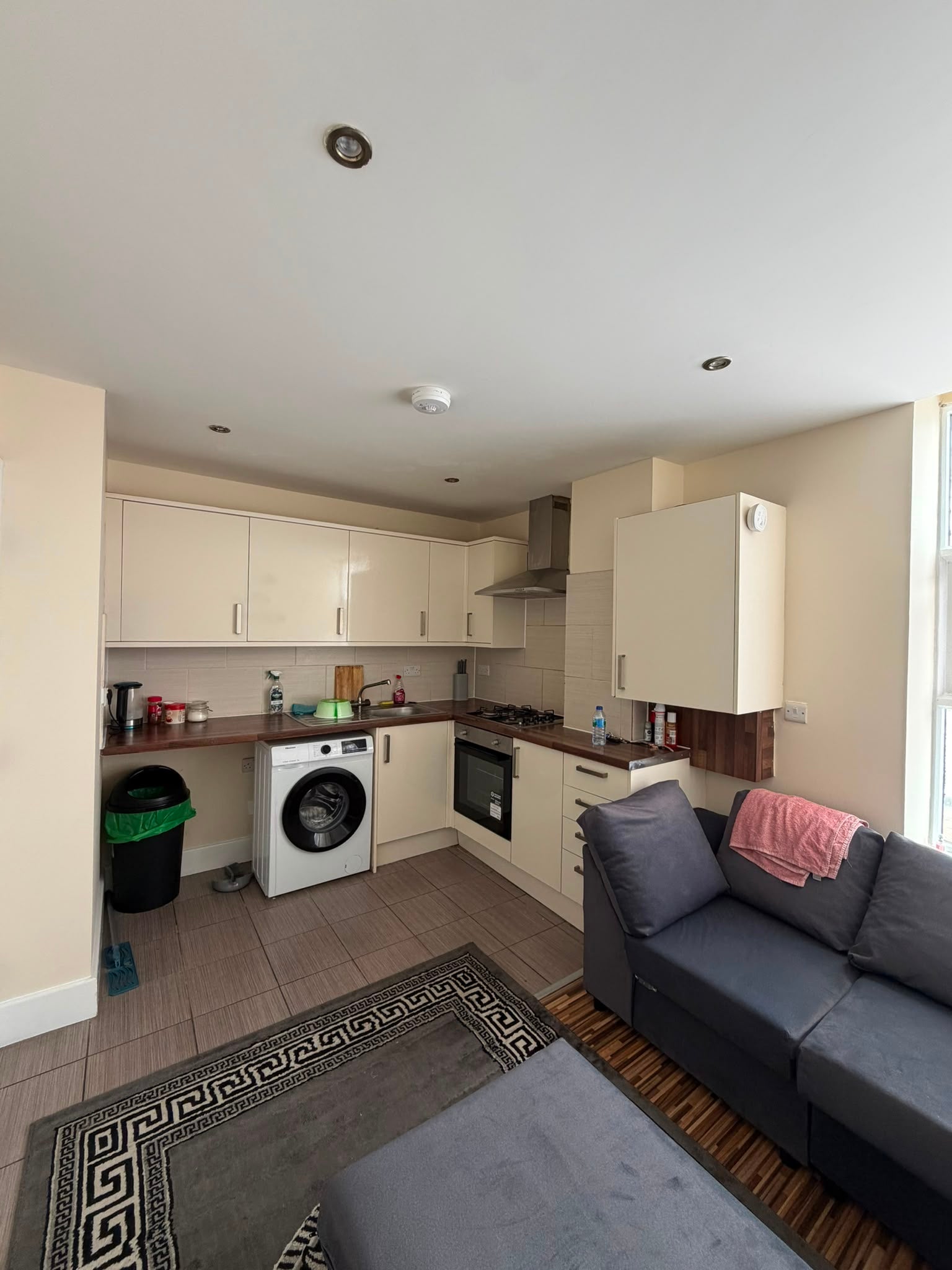 Flat Green Lane in Greater London