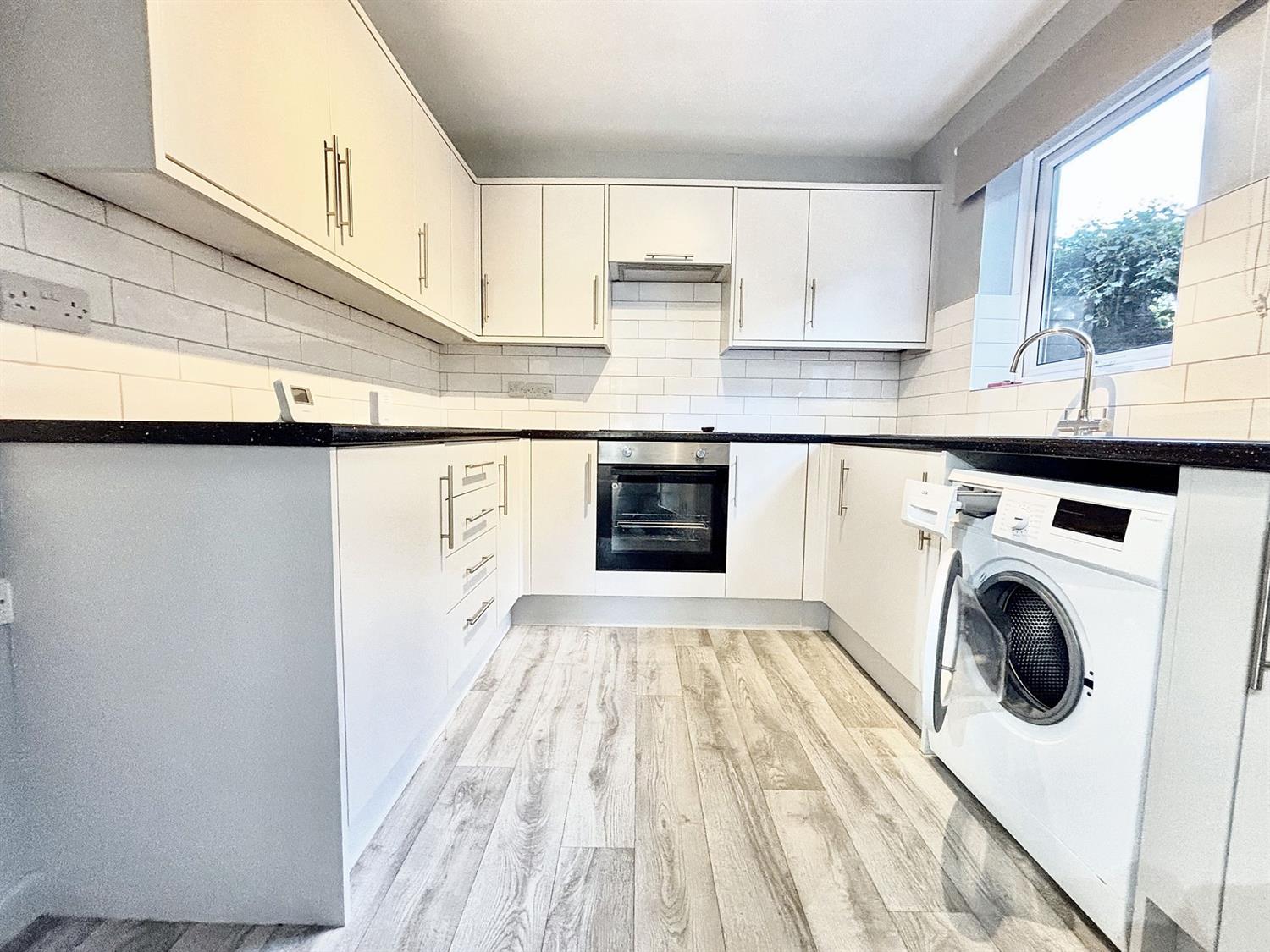 Flat Ashleigh Road in Horsham