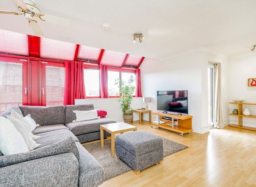 Flat Bywater Place in Greater London