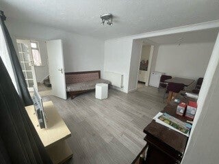 Room Reed Avenue in Canterbury
