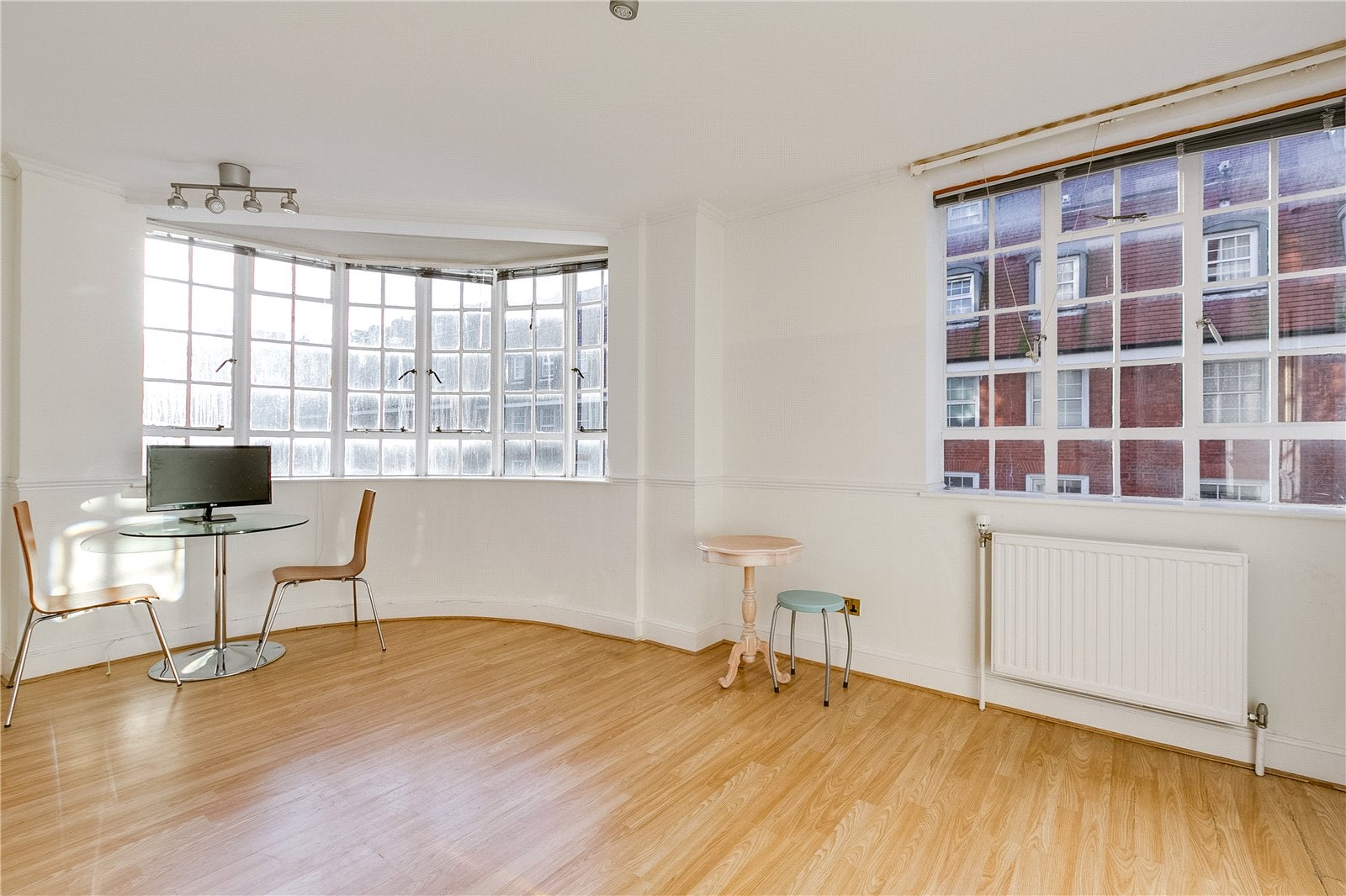 Flat Lucan Place in Greater London