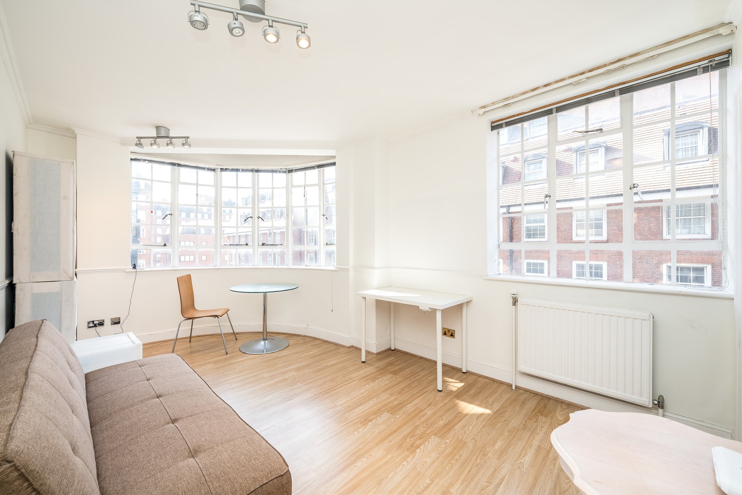 Flat Lucan Place in Greater London