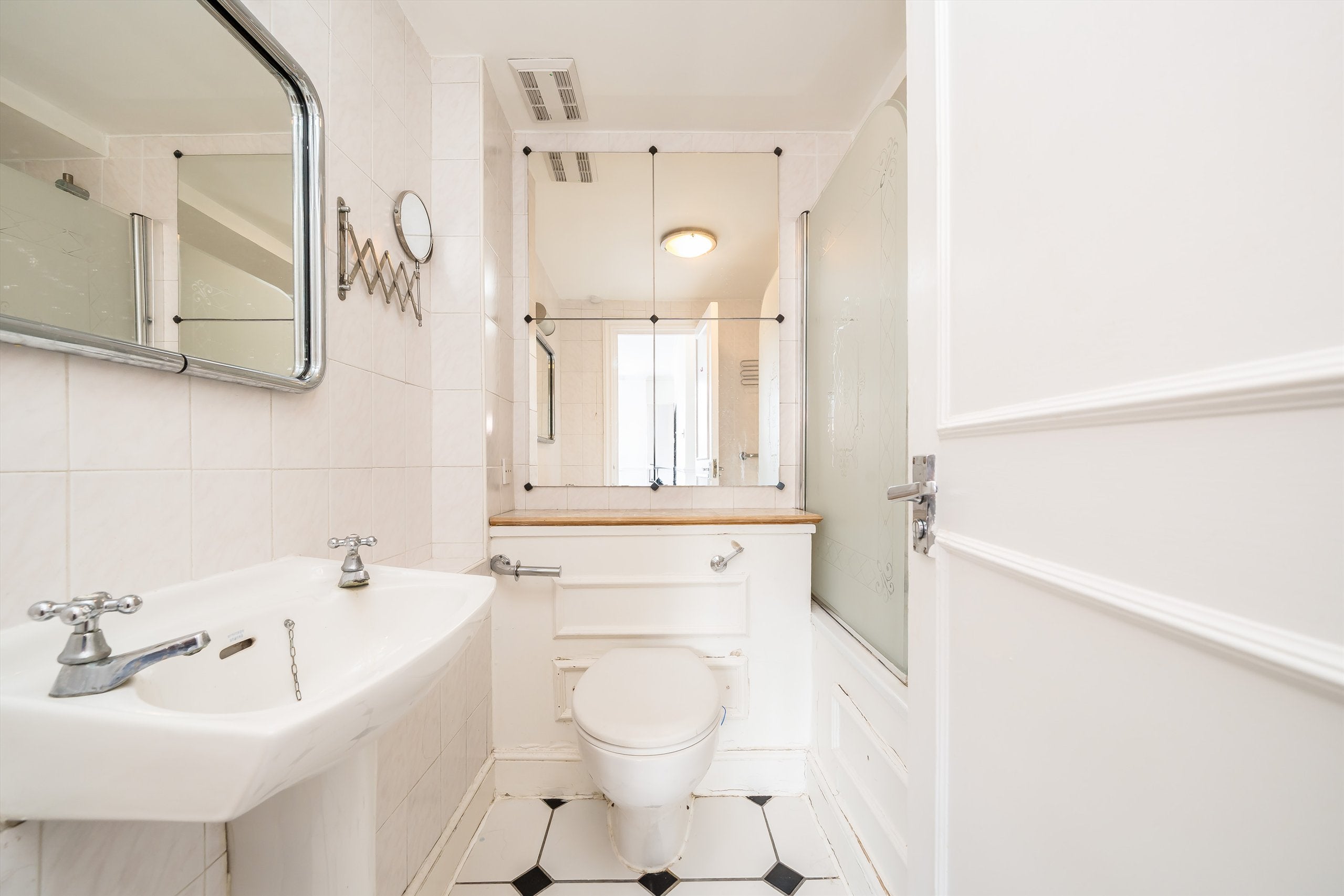 Flat Lucan Place in Greater London