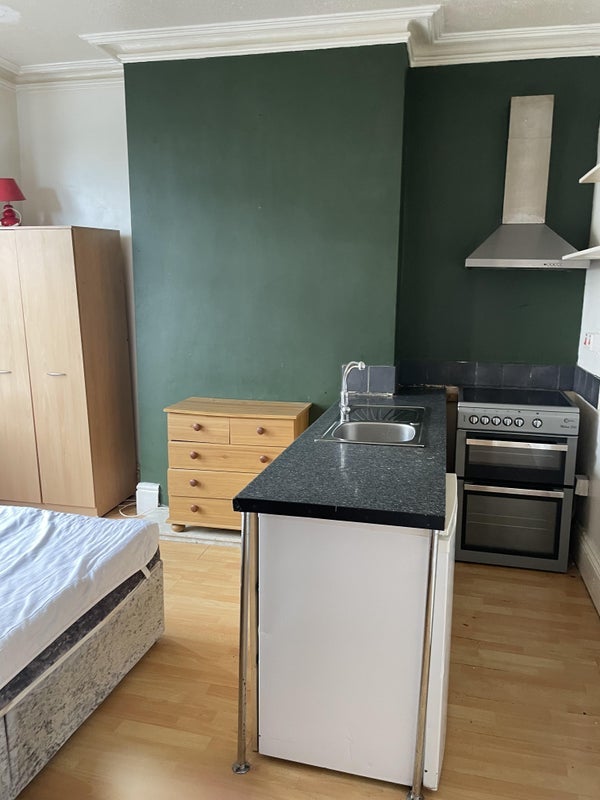 Room Minstead Road in Birmingham