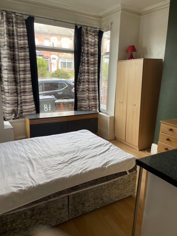 Room Minstead Road in Birmingham