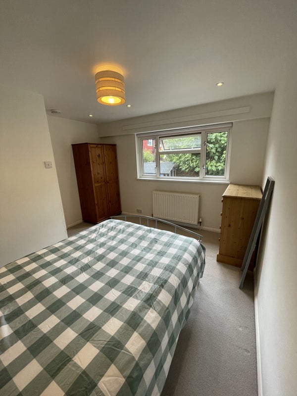Room Troy Road in Greater London