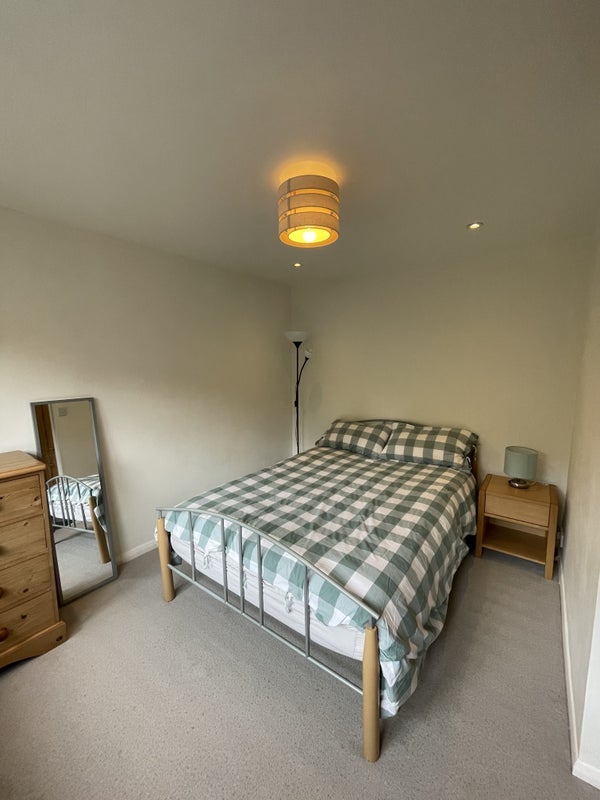 Room Troy Road in Greater London