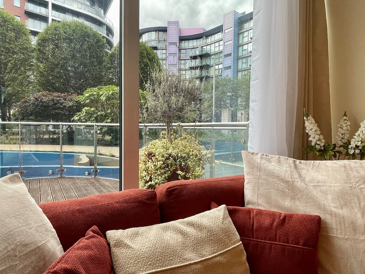 Flat Queenstown Road in Greater London