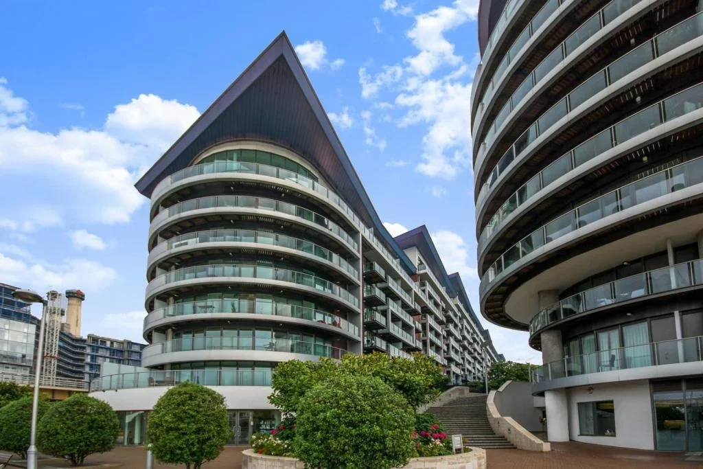 Flat Queenstown Road in Greater London