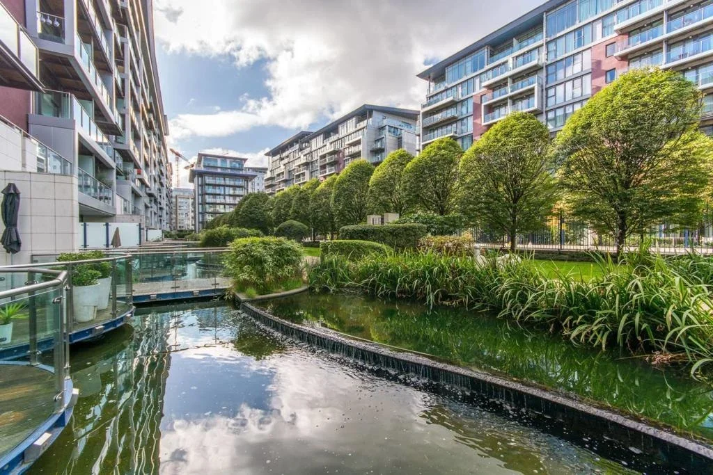 Flat Queenstown Road in Greater London