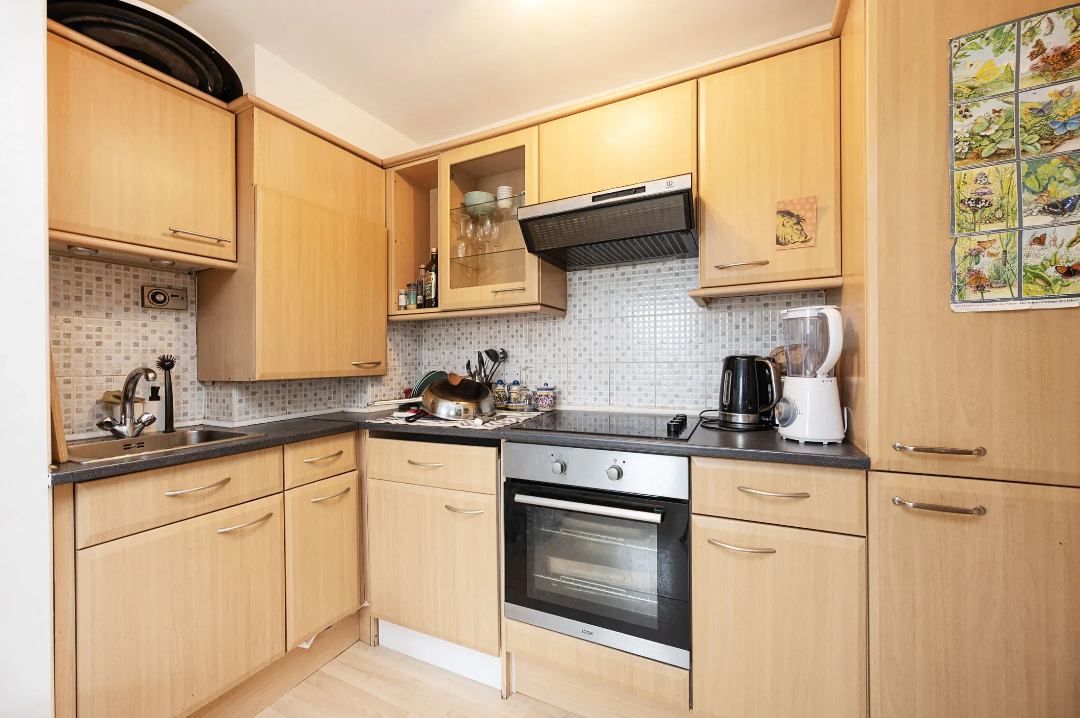 Flat Hayfield Yard in Greater London