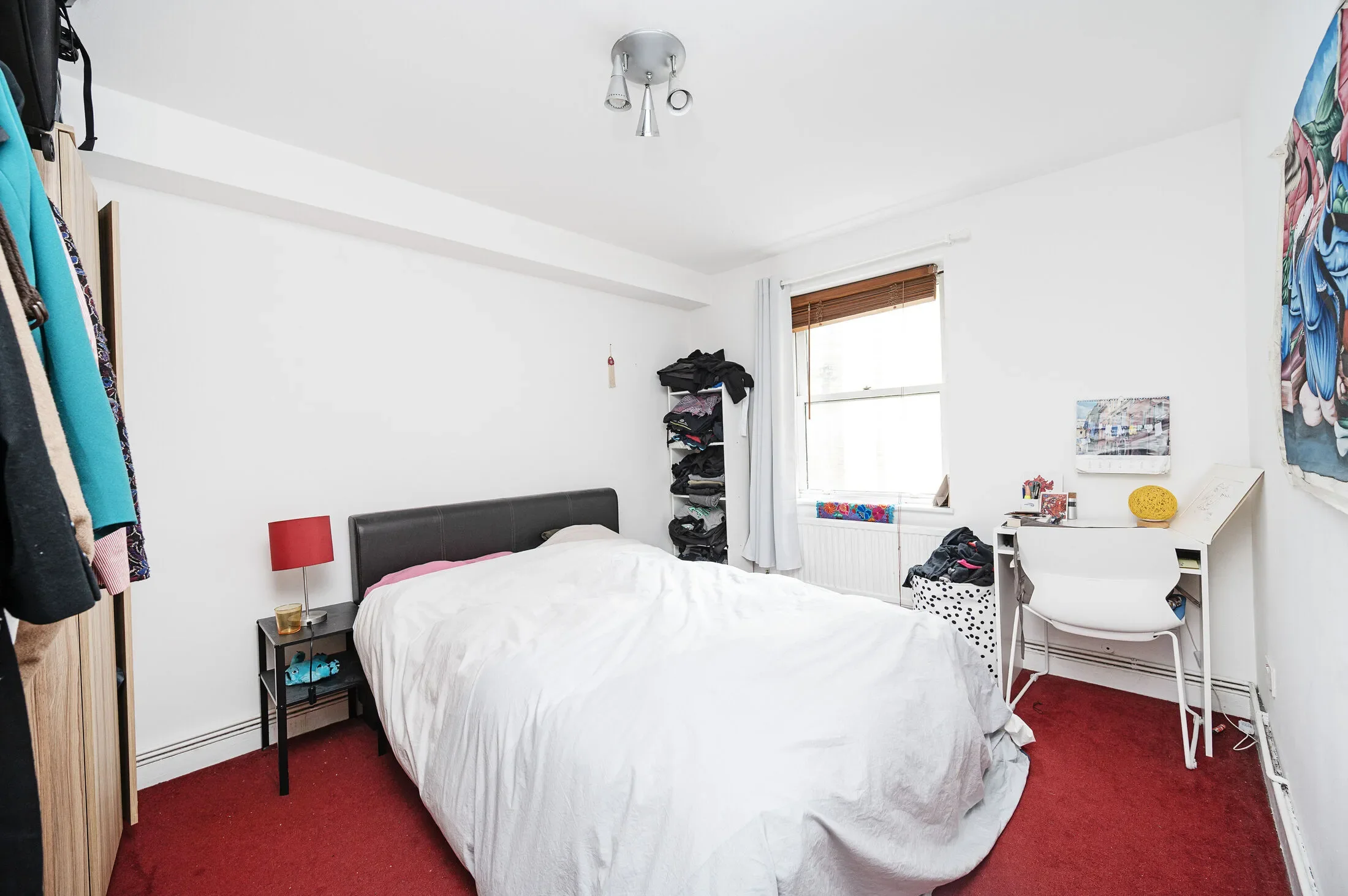 Flat Hayfield Yard in Greater London