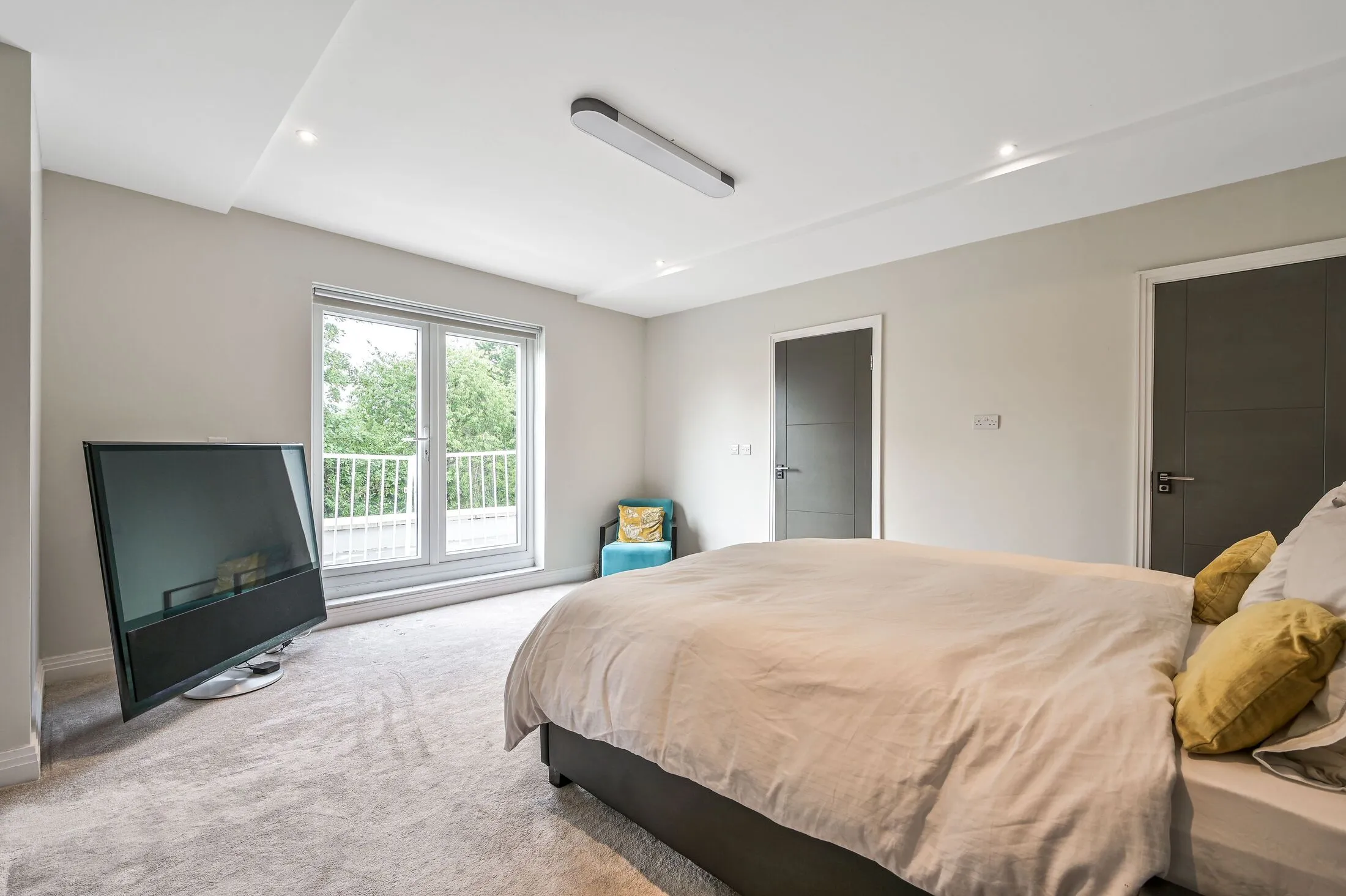 House Talbot Crescent in Greater London