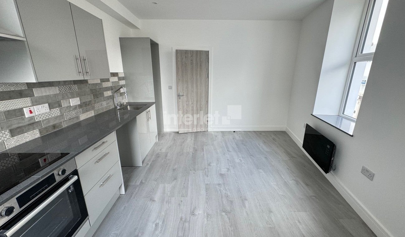 Flat Caxton Place in Newport
