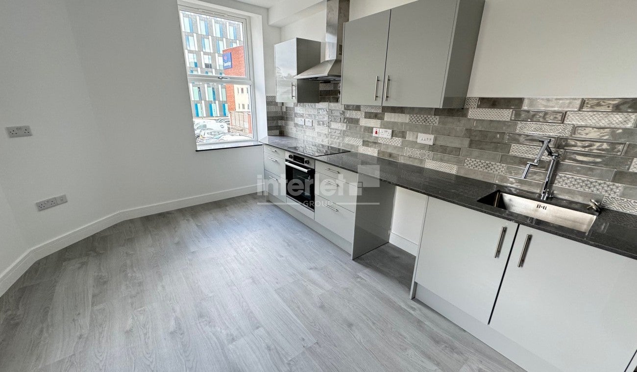 Flat Caxton Place in Newport