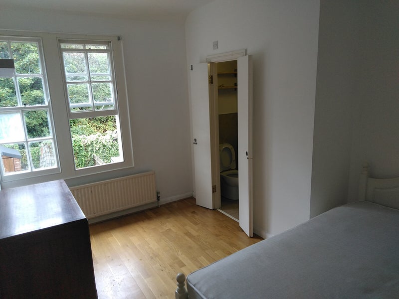 Room Fitzneal Street in Greater London