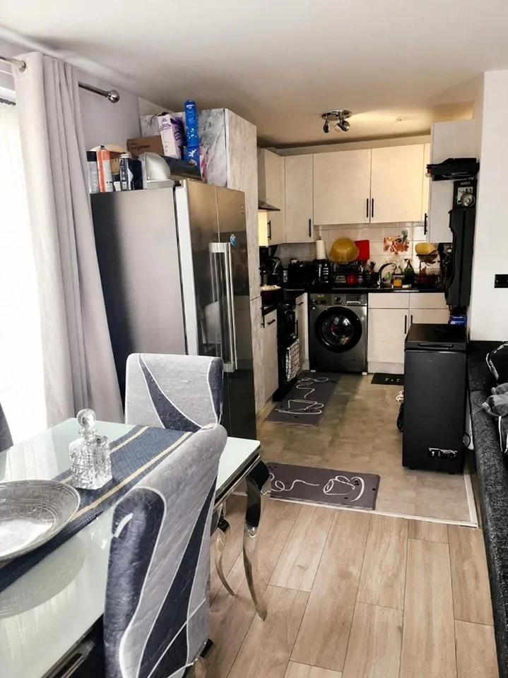 Room Poplar Close in Greater London