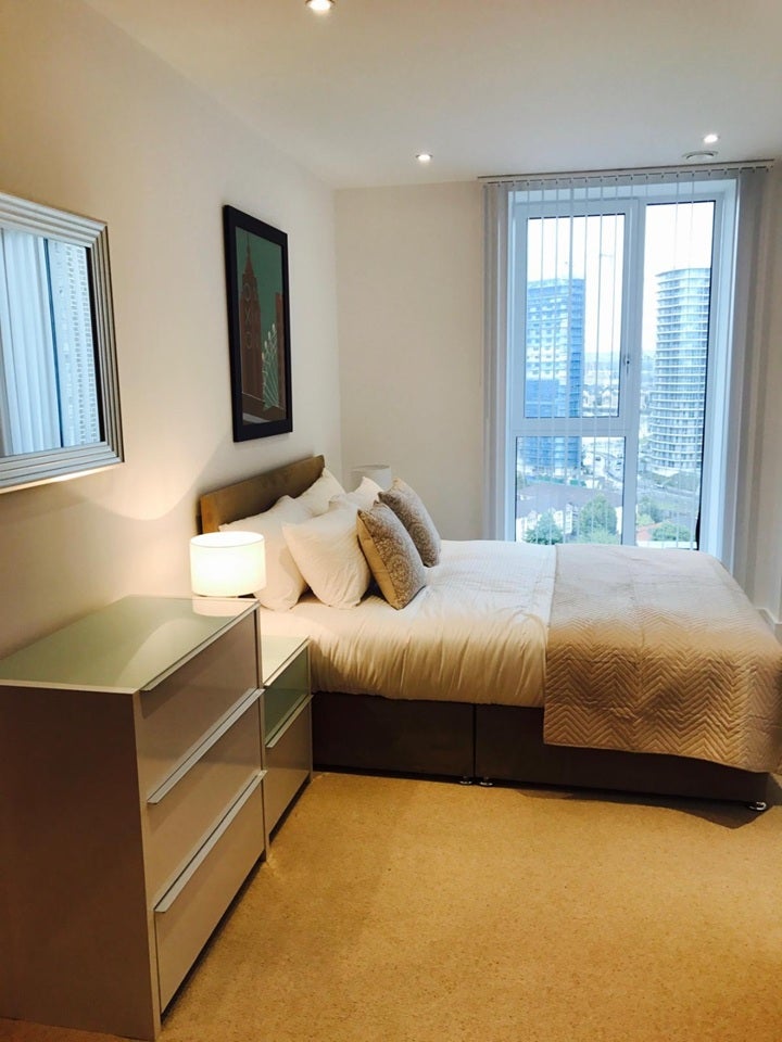 Flat Hoy Street in Greater London