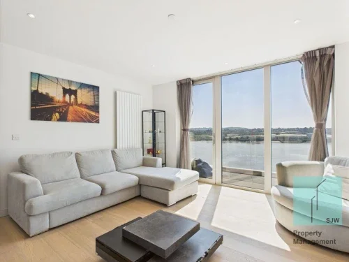 Flat Starboard Way in London