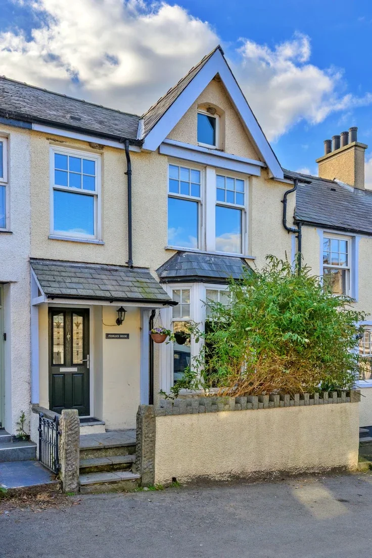 House Eifl Road in Trefor