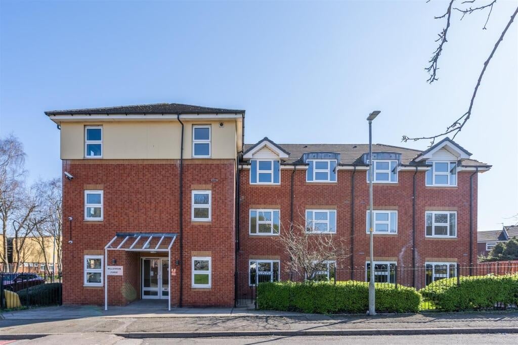 Flat Sedgley Road West in Sandwell