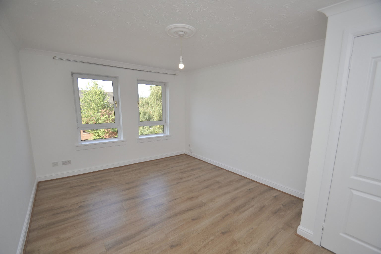 Flat Budhill Avenue in Glasgow