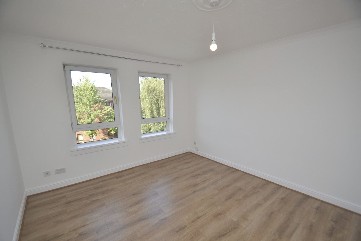 Flat Budhill Avenue in Glasgow