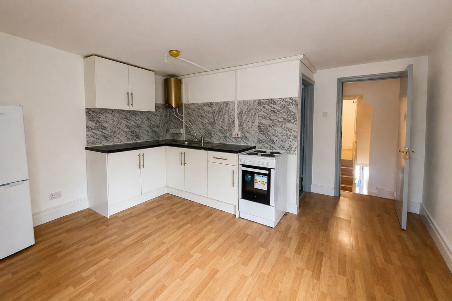 Flat Barnabas Road in Greater London