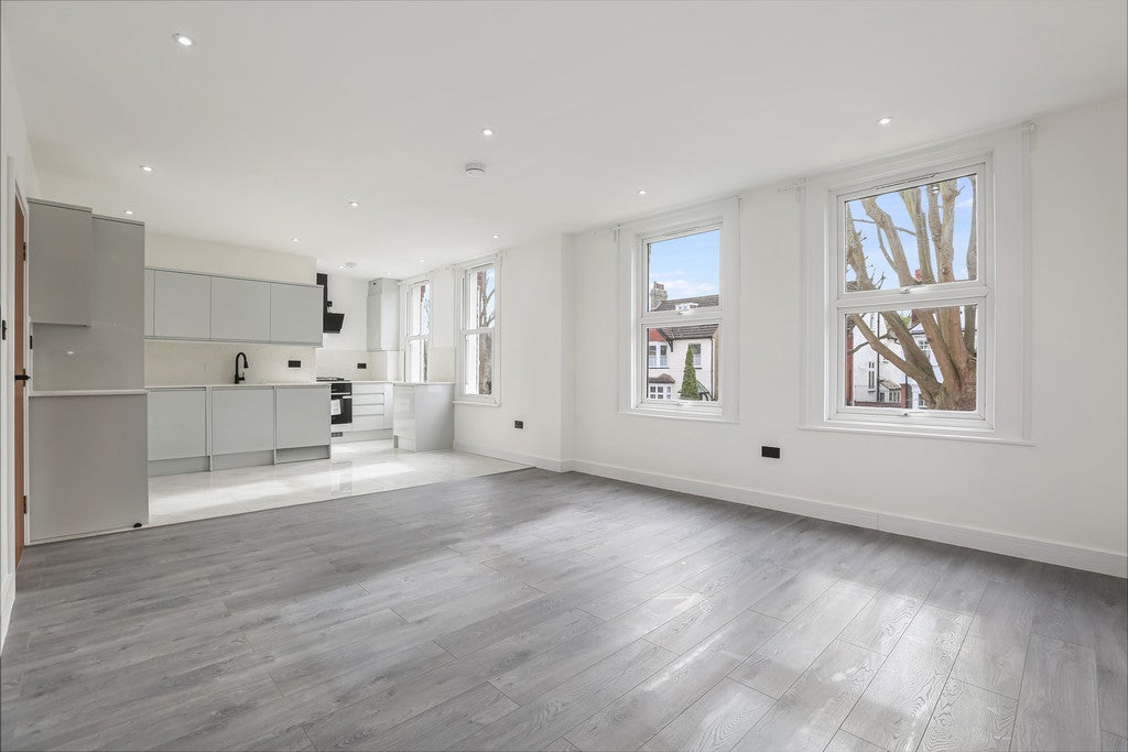 Flat Grosvenor Avenue in Greater London